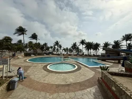 Apartamento En Venta En Tucacas Estado Falcón Conjunto Residencial Los Roques Con Salida Al Mar (am)