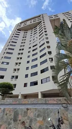 Mc Alquiler De Apartamento En Urbanización El Parral. Edificio Normandía I. Alquiler De Apartamento En El Parral - Edificio Normandía I.
