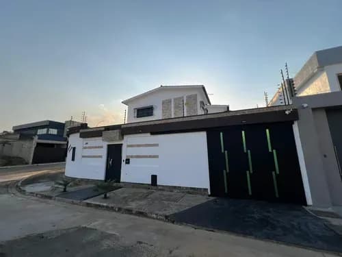 Angelica Rivas Vende Casa En Calle Cerrada, Urb. Valles De Camoruco, Valencia Vzla