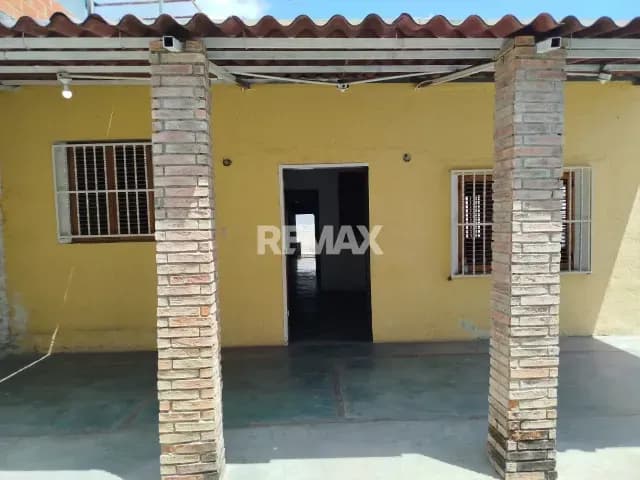 OPORTUNIDAD DE INVERTIR TERRENO CON CASA PARA REMODELAR LOS ACUARIOS EL LIMÓN.