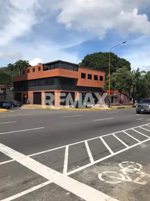 SE VENDE EDIFICIO COMERCIAL EN LA AVENIDA BOLIVAR NORTE EN EL SECTOR LA ALEGRIA