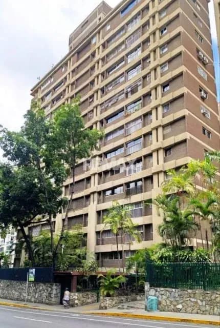 APARTAMENTO EN ALQUILER - URB. LOS PALOS GRANDES