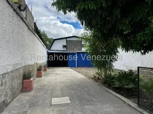 Bray Montoya Alquila Galpón En Centro De Barquisimeto, Ideal Para Operciones Logísticas, Zona De Carga Y Descarga 2#6#1#0#3#3#0