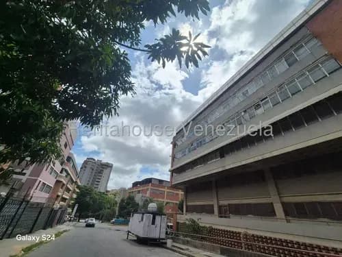 (cliente Directo) Alquiler 26-15213 Edificio Industrial Renta Amplio Espacio Independiente De 300 Metros En Zona Comercial Y Tranquila