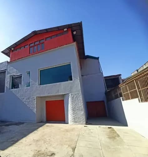 Local Estrategicamente Ubicado - Listo Para Operar - Con Todas Las Facilidades De La Zona Y Comodidad Del Inmueble -
