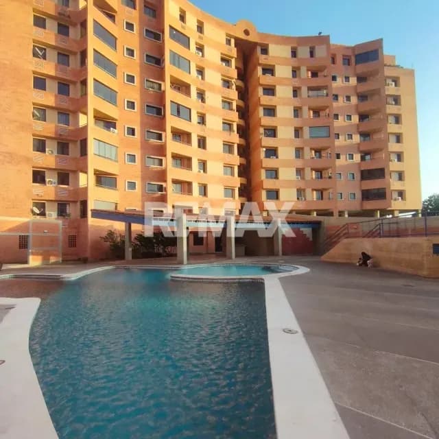 En Venta Pent House a Remodelar urbanización tazajal