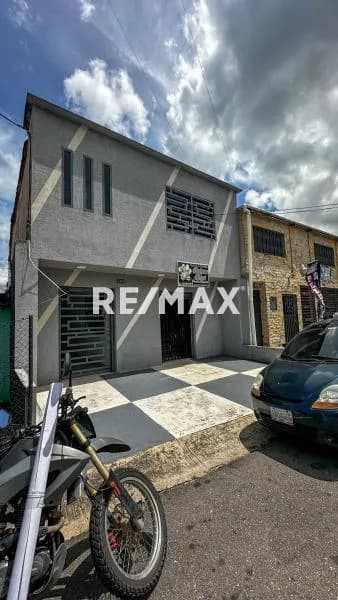 Se alquila Local Comercial en Pueblo nuevo, frente a la Urbanización el Feudo