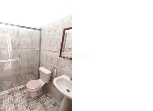 EN ALQUILER Casa para USO COMERCIAL REMODELADA