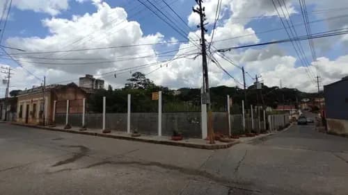 En Venta Terreno De Esquina Ubicado En La Avenida Montes De Oca, A Pocos Metros De La Avenida Bolívar Norte. Valencia.