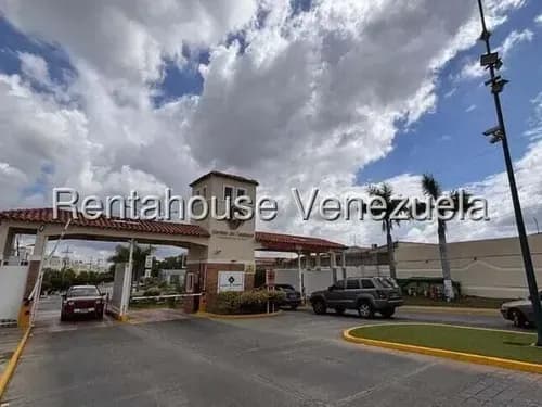 Jesus Teran Vende Bella, Comoda Y Acogedora Casa Duplex En Caminos De Tarabana En Cabudare. 26-19134
