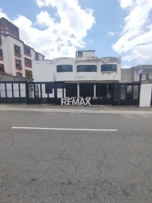 En Alquiler Local Comercial, ubicado en el sector Plata I