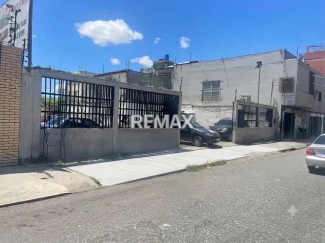 Lleva tu próximo gran proyecto al corazón comercial de la ciudad. Ponemos a tu disposición este terreno estratégico..