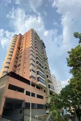 Apartamento Amplio En Piso Bajo Con Planta Y Pozo En El Parral Edificio Data Nueva