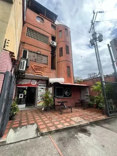 Inmobiliaria Dream Home Ofrece Edificio Comercial En Venta O Alquiler Ubicado En La Av. Bolivar De Charallave, Frente Al Liceo José Gregorio Hernández, Charallave Edo Miranda Consta De 500 Mts2