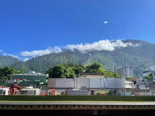 En Alquiler, Iluminado Y Bello Apartamento En Altamira, Con Hermosa Vista Al Ávila, Pozo De Agua 26-21283 Js