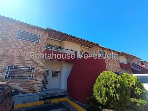 Apartamento En Venta En La Intercomunal Maracay-turmero En Aragua 26-15251 Irrr