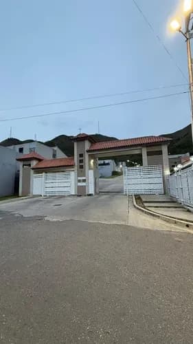 Townhouse En Venta En San Diego Res Cumbres De La Esmeralda Ls