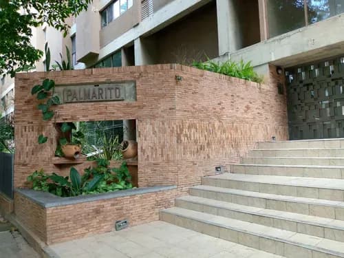 Amplio Apartamento Ubicado En Av. Rio De Janeiro. Colinas De Los Ruices. Con Hermosa Vista Al Avila, Cojunto Cerrado Y Con Facil Acceso Vial A La Av Y Autopista.