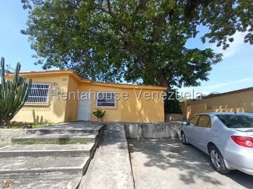 Adquiere Una Cómoda Casa Ubicada En La Urbanización Tierra Del Sol, En San Joaquín. (#26-4674) Este Inmueble Ha Sido Diseñado Para Brindar Confort Y Con Todas Las Comodidades Necesaria. Ag Cliente