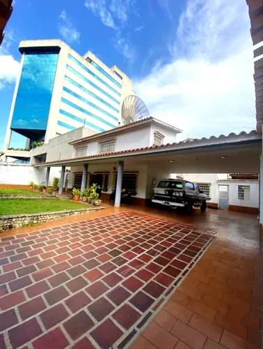 Venta De Casa Comercial Urbanizacion La Viña. La