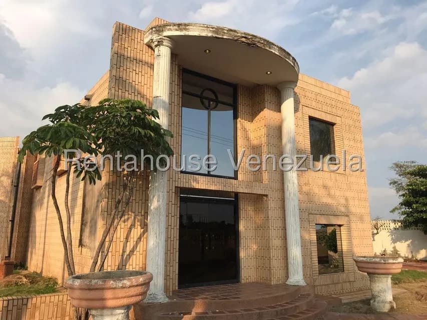 Comercial (Edificio) en Alquiler en Carretera O, Zulia