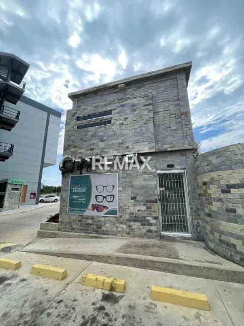 Se Alquila Local Comercial en el centro comercial paos Lecheria