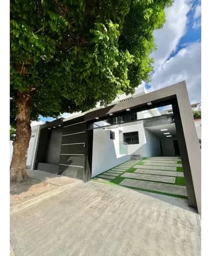 Casa En Venta En Terrazas De Club Hípico Remodelada 5h/ 3b/ 3p