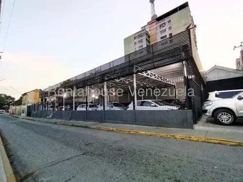 Maritza Lucena Ofrece En Venta Amplio Local Comercial En Centro De Barquisimeto, Ideal Para Concesionario De Vehículos, Taller, Con Alto Flujo Vehicular Y Peatonal.