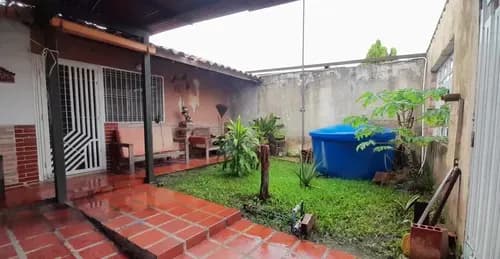 Casa Totalmente Construida, Sistema De Agua Con Hidroneumático, Con Jardín Y Puesto De Estacionamiento Techado. (m.g 18-05-26)