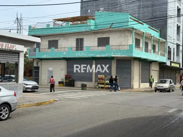 En venta edificio. Centro de Punto Fijo
