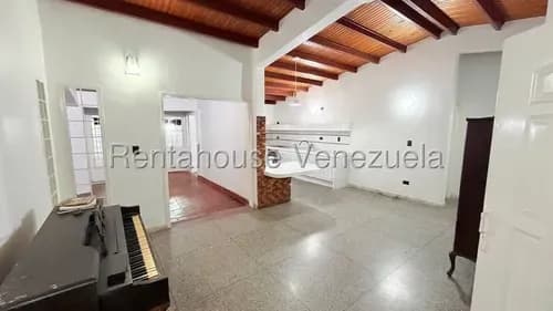 Hermosa Y Espaciosa Casa Con Tanque Subterráneo En Venta En Santa Cecilia Cabudare,lara Rc