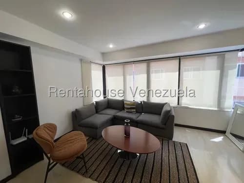 Apartamento En Alquiler En Campo Alegre Remodelado Y Amoblado Oportunidad / Rf