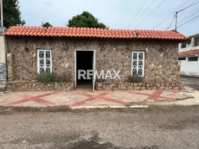 Local comercial en el Sector Manzana de Oro, zona oeste.