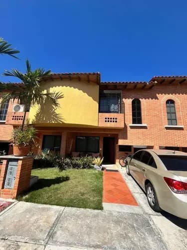 Venta De Townhouse En Mañongo Res. Trinitarias (kcl)