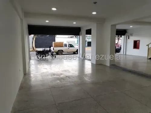 Local Comercial En Av Lara Paso Vehicular, Flujo Peatonal Akmg La Av Lara Valencia 26-19037