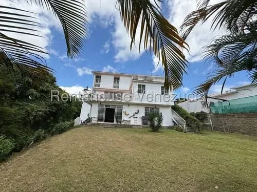 Se Vende Bella Casa En Cumbres De Curumo Mls 26-4885