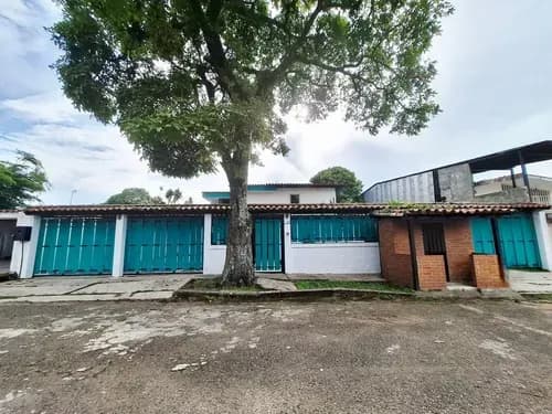 Venta Casa De Lujo + Apto En Urb. Pirineos - Sector El Tama