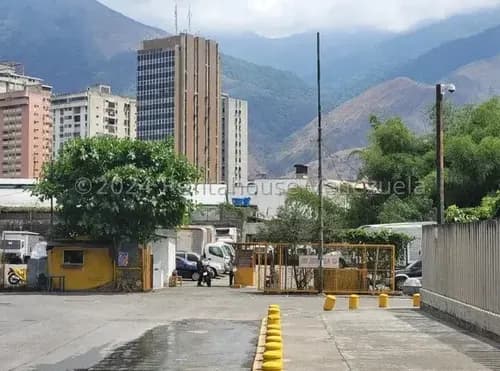 Terreno En Venta En Los Cortijos / Zonificación Zona 1 C1 C2 C3 / 25-19464 Cs