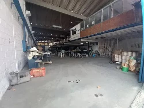 Daniela Linarez Vende Galpón Industrial De 630 M2 Con Mezzanina, 2 Oficinas, 3 Baños, Depósito, Comedor, Área De Cocina, Luz Trifásica, Zona Industrial 2 Barquisimeto