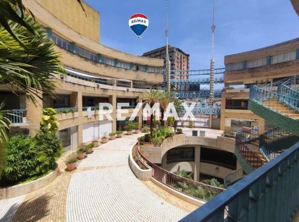 EN VENTA AMPLIO LOCAL, CC JUMBO, PORLAMAR, ISLA DE MARGARITA.