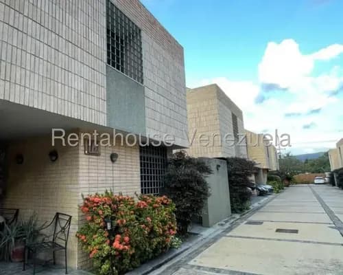 Townhouse En Venta Las Quintas Estilo Duplex 24-10007