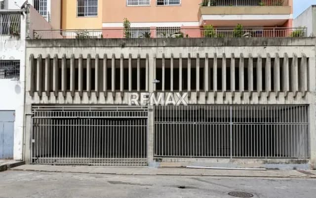 EN VENTA LOCAL COMERCIAL EN PARROQUIA ALTAGRACIA