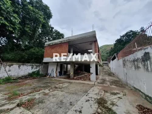 Terreno Ubicado En El Castaño Con Desarrollo En Construcción, Proyecto Para 4 Town House