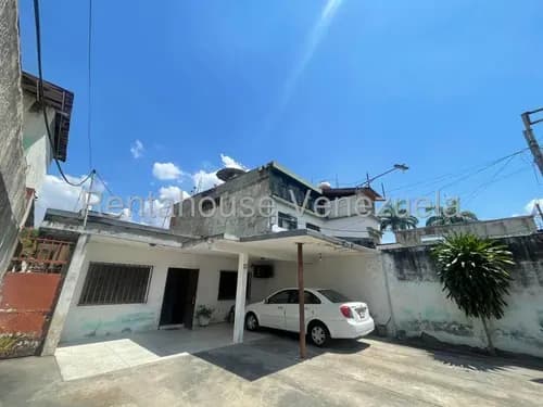 Holder Casa En Venta En Urbanizacion Andres Bello Con Cooperativa De 390mts2 Oportunidad De Terreno 25-16456
