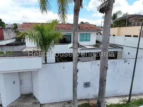 Buscas Una Casa En Venta Con Mucho Potencial Para Poder Terminar A Gusto Entonces Esta Casa Es Para Ti Con Ubicación Estratégica En Conjunto Exclusivo Y Cerrado En Lomas De La Lagunita Mls #26-19383