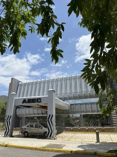 Rosaura Isla Alquila Amplio Local Para Oficinas En La Sede De La Aeec, 4 Av De Prebo Cod 330185