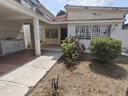 Casa Comercial En Pleno Centro De Guacara Con Fines Comerciales, Terreno Con 824 Mts2 Aprox (kl)