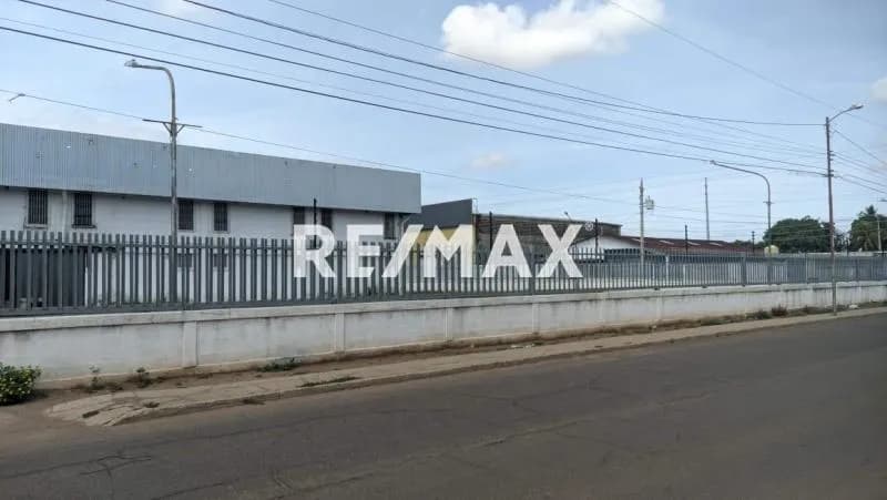 Excelente Galpón Comercial en Venta Av 16 Sector Plaza de Toros Maracaibo Zulia