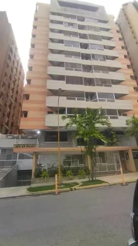 Se Alquila En La Trigaleña Alta Apartamento Tipo Estudio Islas De Rodas. Vende Maritza López