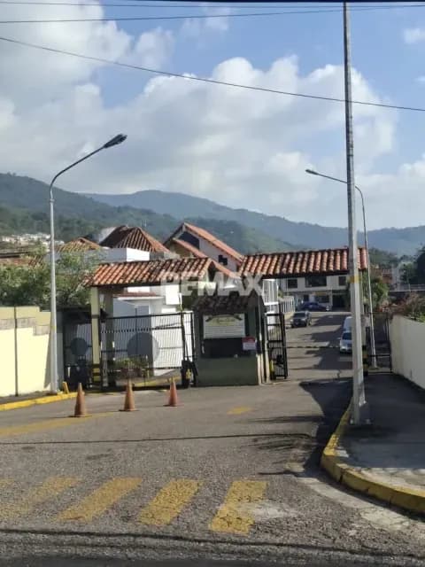 En Venta Parcela Esquinera en Conjunto Residencial Agua Clara mide 250 Mts